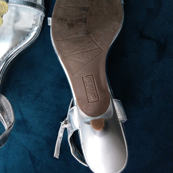 Unlisted Silver with Gold Accent - Picture 3 of 3